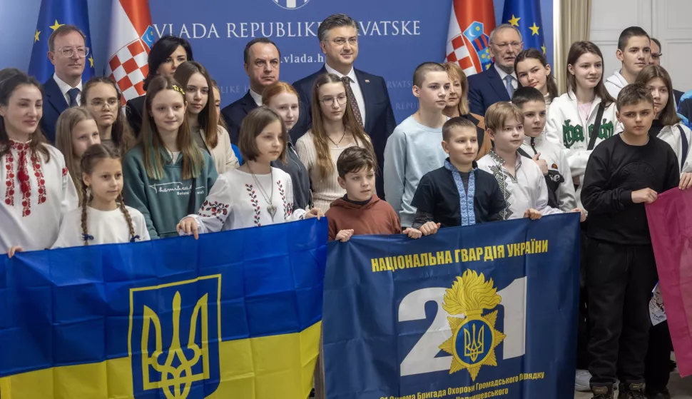 Zagreb, 24.2.2025 - Premijer Andrej Plenković u Banskim je dvorima primio ukrajinsku djecu koja borave u Hrvatskoj na psihosocijalnoj edukaciji.Foto Hina/ Dario GRZELJ/ dag