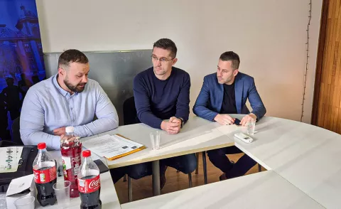 Ivan Adžić (u sredini)