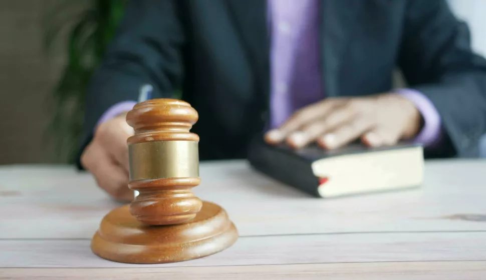 sud sudac sudnica sudački čekić