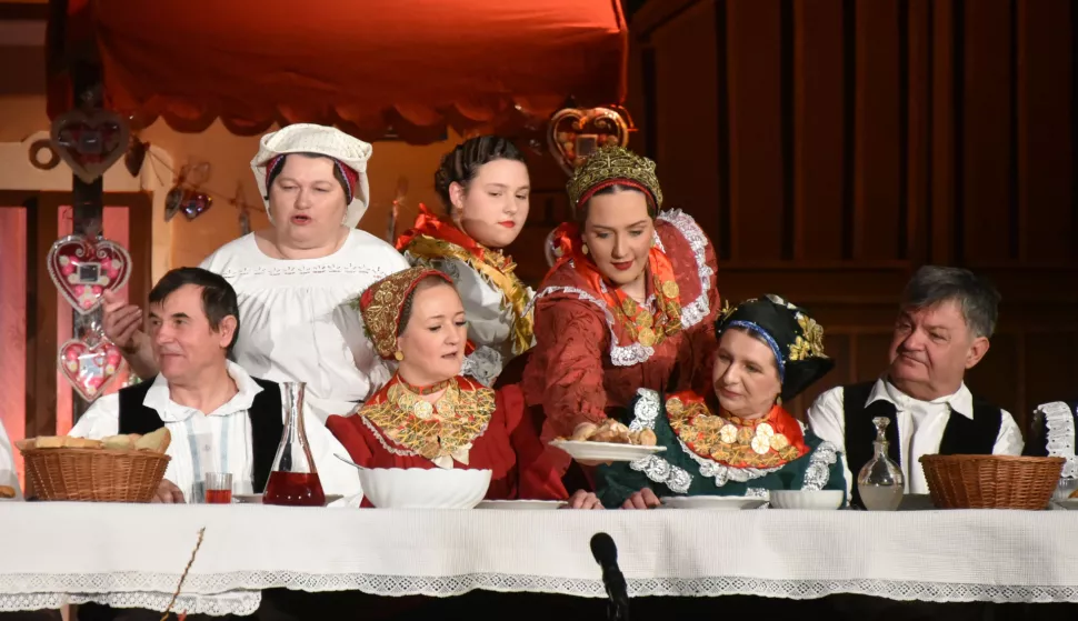 Županja...21.02.2025.U Kulturnom centru Ivana Hermana otvoreno 58. Šokacko sijelo na kojem je sudjelovao Potpredsjednik Vlade i ministar poljoprivrede, šumarstva i ribarstva David Vlajčić.Foto: Gordan Panić