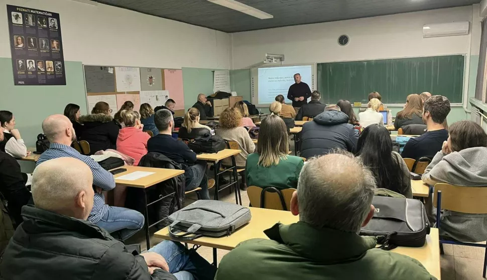 Siniša Brlas, voditelj Odjela za prevenciju ovisnosti i mentalno zdravlje u ZJZ-u, održao je niz predavanja naslovljenih "Nove ovisnosti; rizici za mlade, izazovi za sve" u osnovnim i srednjim školama u VPŽ-u.veljača 2025.