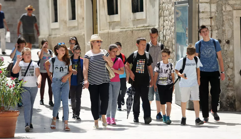 30.05.2018., Sibenik - Kraj je skolske godine i mnoge ekskurzije dolaze u Sibenik kako bi upaznale ljepote najstarijeg samorodnog hrvatskog grada na Jadranu.rPhoto: Dusko Jaramaz/PIXSELL 