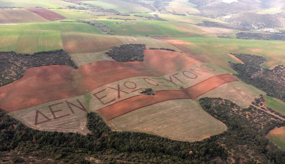 epa11909618 A picture taken with a drone shows a message in a field reading 'I have no oxygen' in memory of the victims of the Tempi train collision, in the village of Galarinos, Halkidiki, Greece, 20 February 2025. A passenger train and a freight train collided in the municipality of Tempi, northern Thessaly region on 28 February 2023, killing at least 57 people. Christian Rucci, brother of a victim, and a friend wrote the phrase in a field of approximately 100 acres. EPA/ACHILLEAS CHIRAS