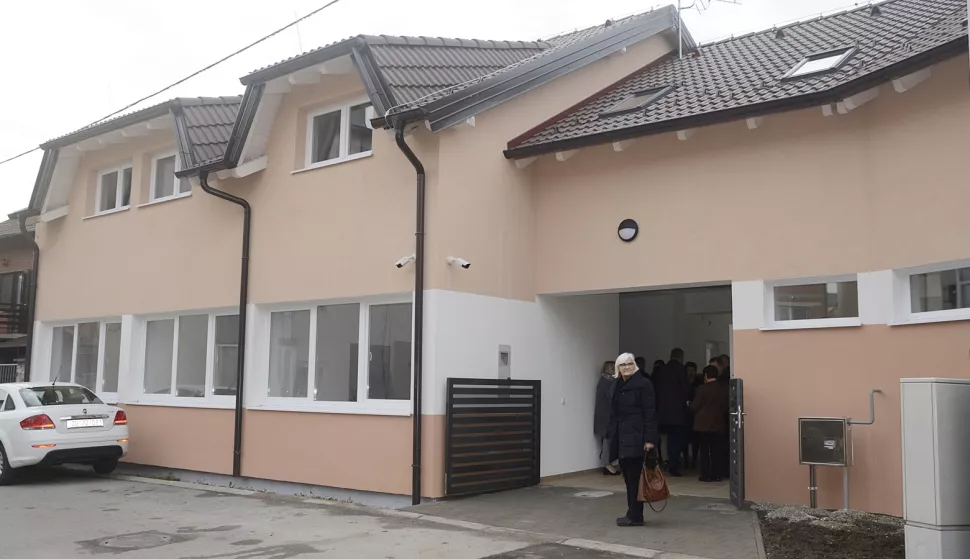 SLAVONSKI BROD - BLAGOSLOV OBITELJSKOG CENTRA ĐAKOVAČKO-OSJEČKE NADBISKUPIJE 16. 12. 2019.