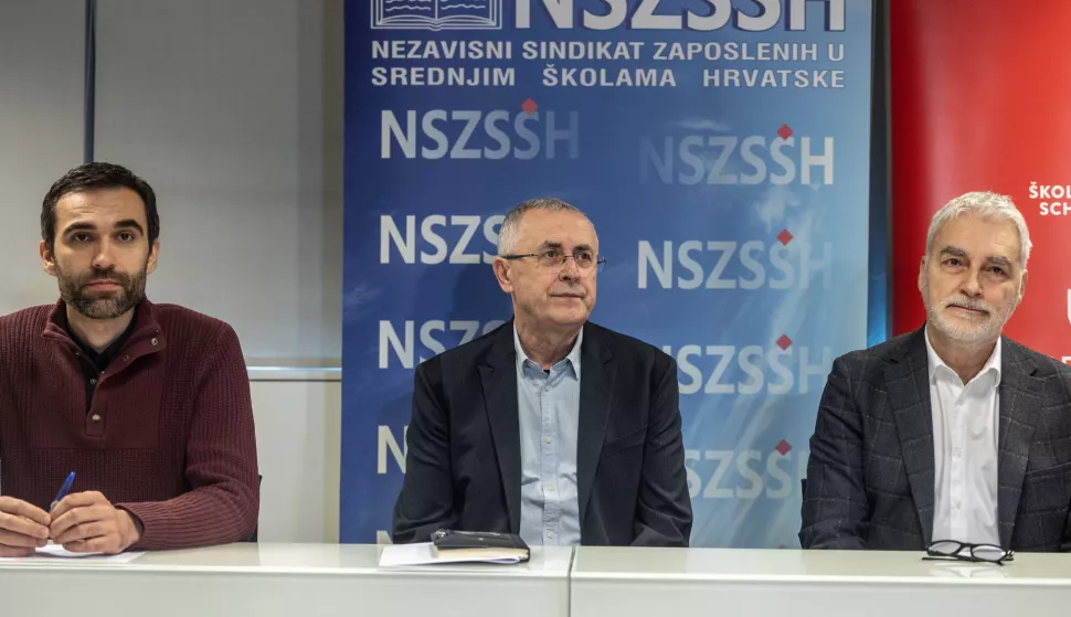 Zagreb, 14.2.2025 - Predstavnici Nezavisnog sindikata zaposlenih u srednjim školama Hrvatske, Nezavisnog sindikata znanosti i visokog obrazovanja i Školskog sindikata Preporod održali su zajedničku konferenciju za novinare. Na slici Matija Kroflin. Željko Stipić i Zrinko Turalija.Foto Hina/ Dario GRZELJ/ dag