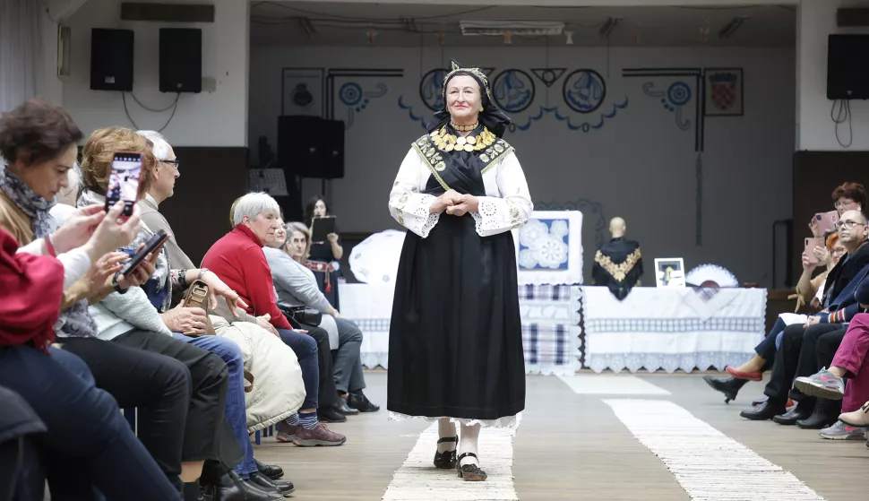 Osijek, 28. 02. 2025., K. P. Svačića 36, Šokačka grana, šokački suveniri, manifestacija, revijaSNIMIO BRUNO JOBST