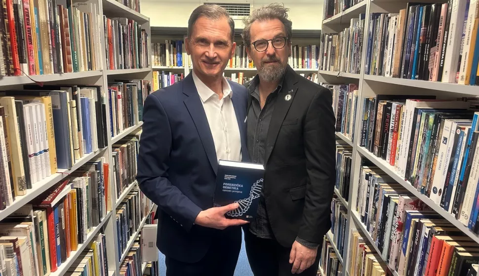 Promocija knjige "Forenzička genetika: osnove i primjena", Dragan Primorac i Damir Marjanović tijekom promocije