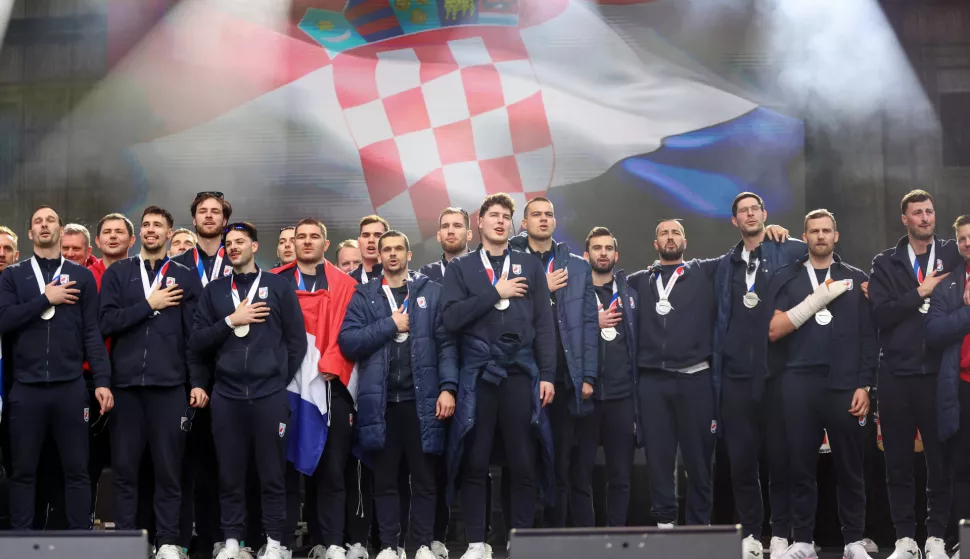 Zagreb, 03.02.2025 - Doček hrvatske rukometne reprezentacije sa Svjetskog rukometnog prvenstva nakno osvajanja srebrne medalje, na Trgu bana Jelačića. foto HINA/ Damir SENČAR/ ds