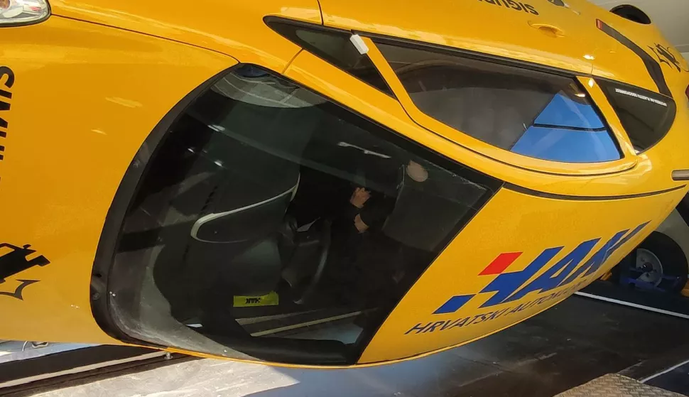 Maturanti na simulatoru sudara