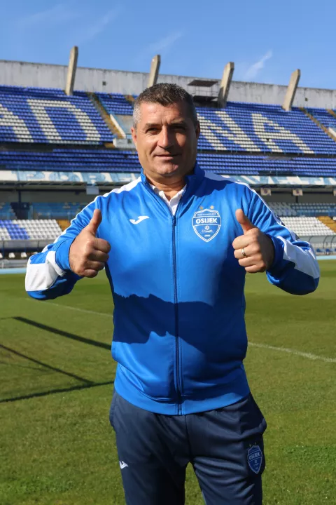 Osijek, 23. 10. 2024, Stadion Gradski vrt, press konferencija ŽNK Osijek, predstavljanje novog trenera ženskog nogometnog kluba Osijek, Roberta Špehara.snimio GOJKO MITIĆ