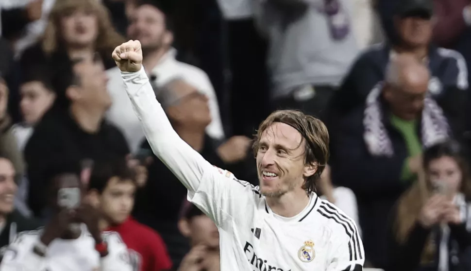 epa11918684 Real Madrid's Luka Modric celebrates after scoring the 1-0 lead during the Spanish LaLiga soccer match between Real Madrid and Girona FC, in Madrid, Spain, 23 February 2025. EPA/SERGIO PEREZ