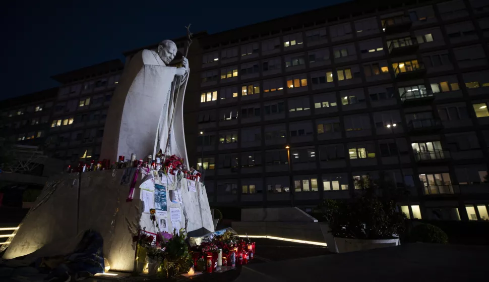 epa11942825 The statue of John Paul II at the entrance to the Gemelli hospital, where Pope Francis is hospitalized, in Rome, Italy, 05 March 2025. Pope Francis was admitted to the Agostino Gemelli Hospital in Rome on February 14 due to a respiratory tract infection. EPA/ANGELO CARCONI