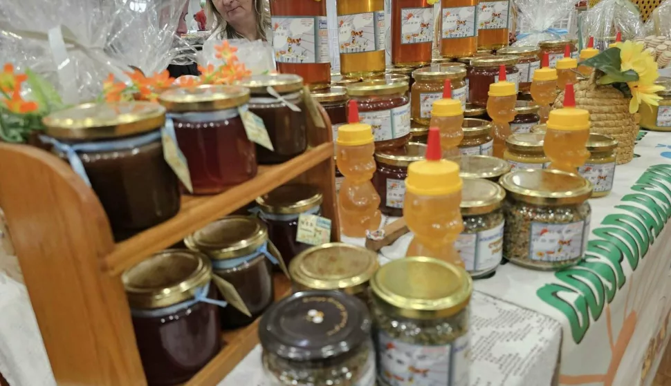 VINKOVCIU Vinkovcima su počeli dvodnevni 20. Pčelarski dani, međunarodni sajam opreme i pčelinjih proizvoda i stručno-edukativni skup koji organiziraju Pčelarski savez VSŽ-a i Udruga pčelara Nektar Vinkovci.7. 3. 2025.