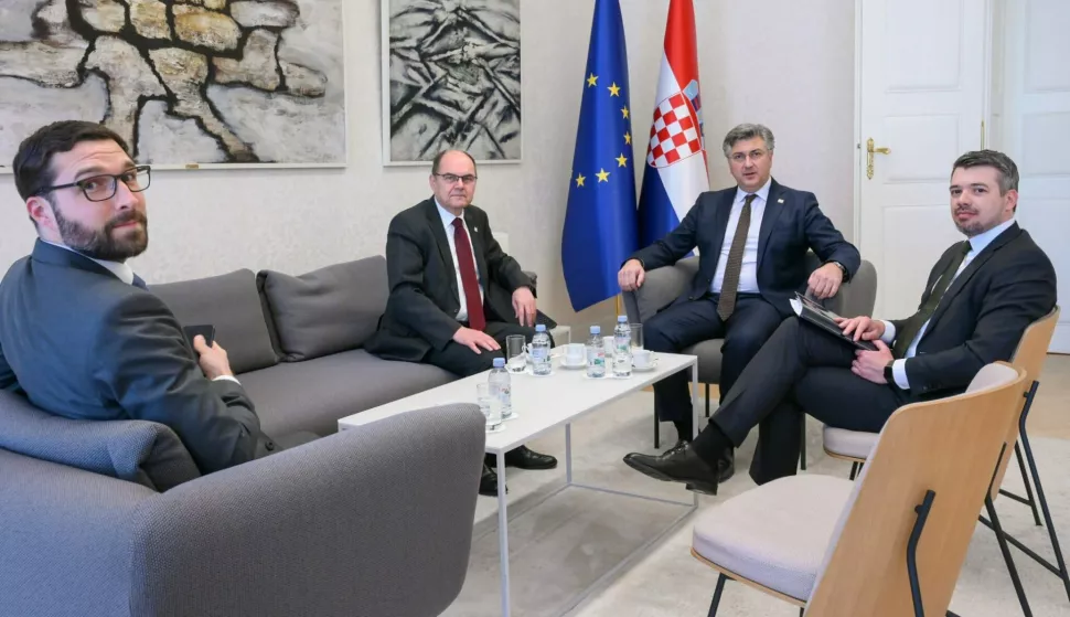 ZAGREB, 7. ožujka 2025. (Hina) - Hrvatski premijer Andrej Plenković se u petak sastao s visokim predstavnikom za Bosnu i Hercegovinu Christianom Schmidtom te ponovo pozvao na smirivanje napetosti i povratak dijalogu radi funkcionalnosti susjedne države, objavio je hrvatski premijer na društvenoj platformi X.