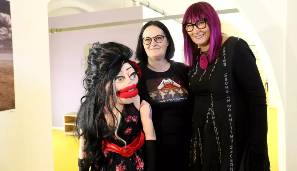 Osijek, 03. 08. 2025, Stara pekara. Izložba fotografije Višnje Vekić i lutaka Mije Lončar Putovanja.snimio GOJKO MITIĆ