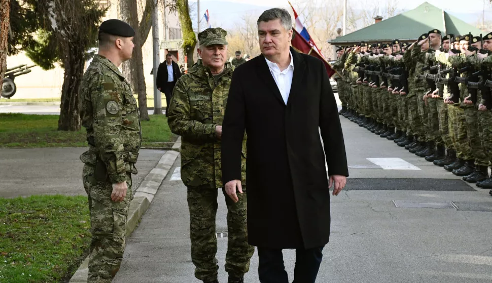 Požega, 28.02.2025. - Predsjednik Republike Hrvatske Zoran Milanović u požeškoj vojarni 123. brigade Hrvatske vojske sudjelovao je na svečanoj prisezi 45. naraštaja ročnih vojnika na dragovoljnom vojnom osposobljavanju. Na fotografiji Zoran Milanović.foto HINA/ ml