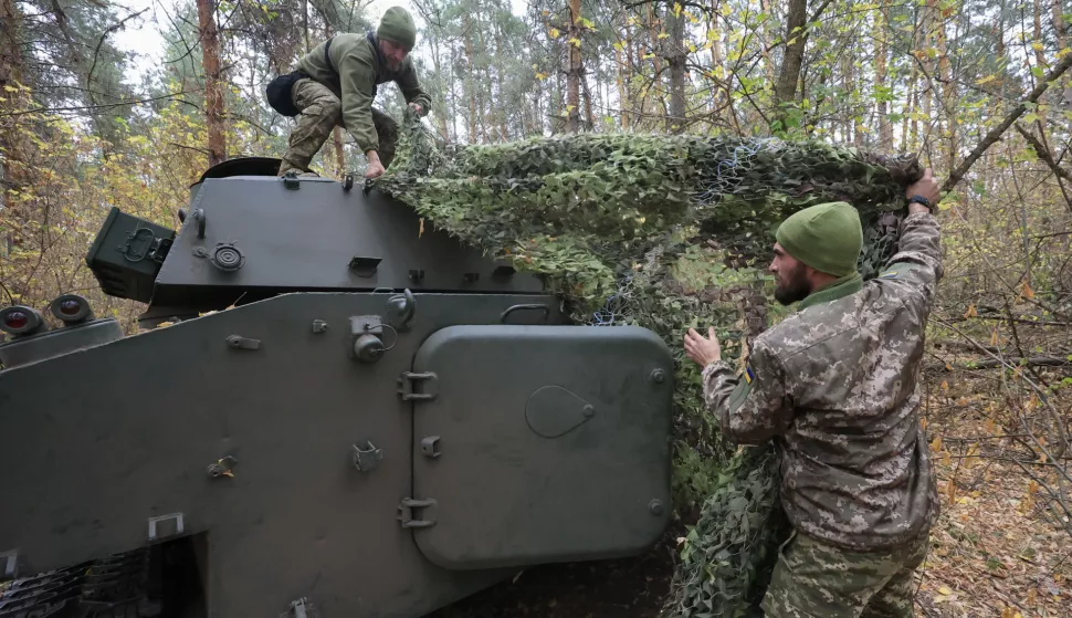 epa11651155 Servicemen of the newly formed 154th Separate Mechanized Brigade cover a 2S1 'Gvozdika' self-propelled gun with camouflage netting as they prepare to move to a combat position on a frontline in the Kharkiv region, northeastern Ukraine, 09 October 2024, amid the ongoing Russian invasion. Russian troops entered Ukrainian territory on 24 February 2022, starting a conflict that has provoked destruction and a humanitarian crisis. EPA/SERGEY KOZLOV