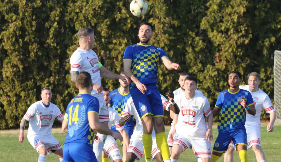 Darda, 03. 08. 2025, Igralisšte u Dardi, nogomet, Darda - Otok, MŽNL Osijek - Vinkovcisnimio GOJKO MITIĆ