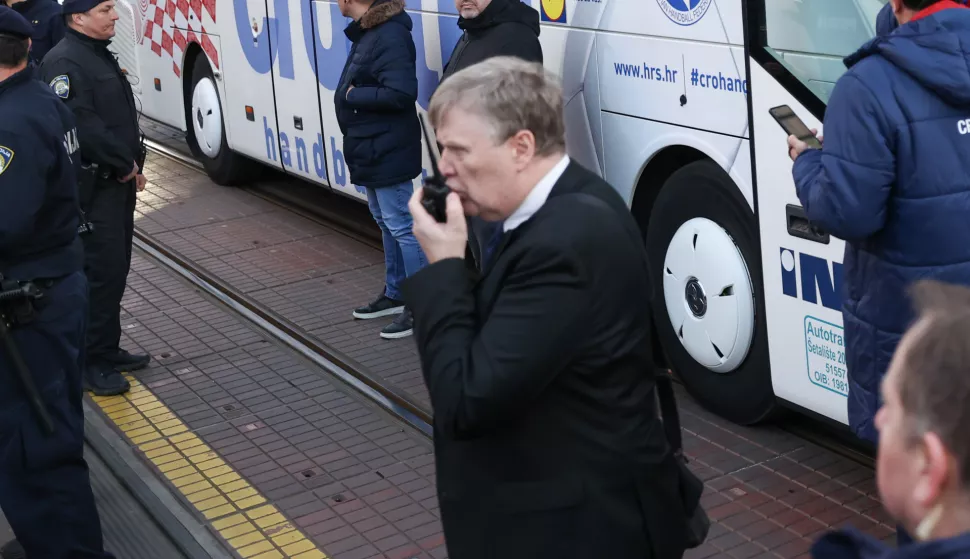 Zagreb, 06.02.2025 - Direktor Zagrebačkih mažoretkinja Alen Šćuric tijekom dočeka hrvatske rukometne reprezentacije na Trgu bana Jelačića, 03.02.2025.foto HINA/ Damir SENČAR/ ds