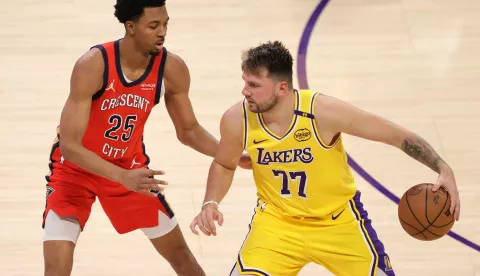 epa11941522 Los Angeles Lakers guard Luka Doncic (R) looks to drive the ball past New Orleans Pelicans guard Trey Murphy III (L) during the second half of the NBA basketball game between the New Orleans Pelicans and the Los Angeles Lakers in Los Angeles, California, USA, 04 March 2025. EPA/ALLISON DINNER SHUTTERSTOCK OUT