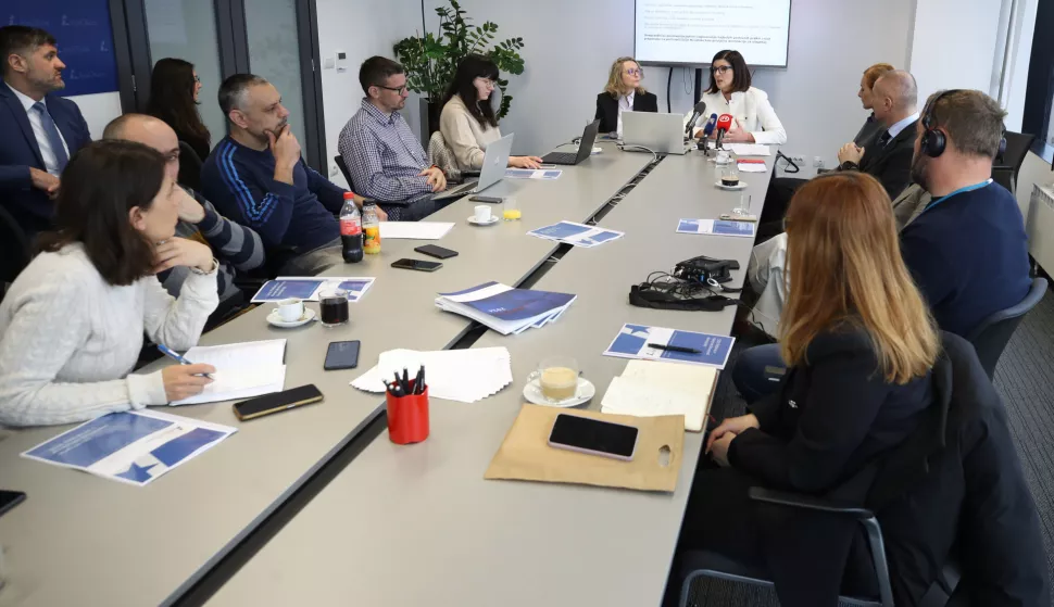 Zagrebe, 11.03.2025. - Američka gospodarska komora (AmCham) je na konferenciji za novinare predstavila rezultate istraživanja poslovnog okruženja u Hrvatskoj. Na fotografiji Andrea Doko Jelu&scaron;ić (L) i Rina Musić (D). foto HINA /Zvonimir KUHTIĆ/ kuzo
