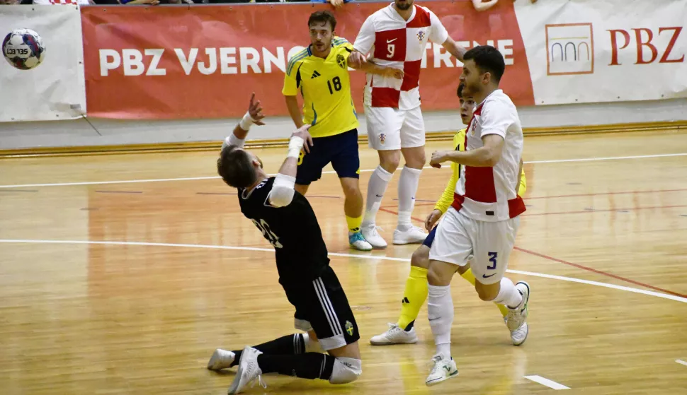 Slavonski Brod, 11.03.2025 - Kvalifikacijska utakmica za Europsko prvenstvo 2026. godine u Litvi i Latviji izme?u hrvatske futsal reprezentacije i ?vedske u ?portskoj dvorani Viju? u Slavonskom Brod. foto HINA/ ik