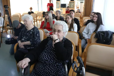Osijek, 13. 03. 2025, Dom za stare i nemoćne, dom umirovljenika na Drinskoj. Međugeneracijski kviz o EU - gimnazialci vs seniori.snimio GOJKO MITIĆ