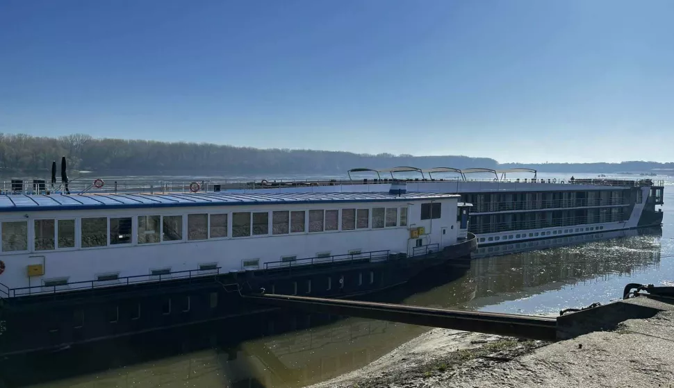 VUKOVAR, 19. ožujka 2025. (Hina) - Prvi od 389 najavljena putnička broda pristao je u srijedu na pristanište uz nekadašnji vukovarski hotel "Dunav", čime je otvorena ovogodišnja sezona dolaska kruzera Dunavom u Vukovar.