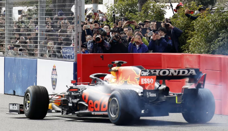 epa12004698 Red Bull Racing driver Max Verstappen of the Netherlands drives during the 'Red Bull Showrun x Powered by Honda' event in Tokyo, Japan, 02 April 2025. The event is part of the F1 Tokyo fan festival 2025 ahead of the Formula One Japanese Grand Prix. EPA/FRANCK ROBICHON CAN ONLY BE USED FOR REPORTING ON THIS EVENT