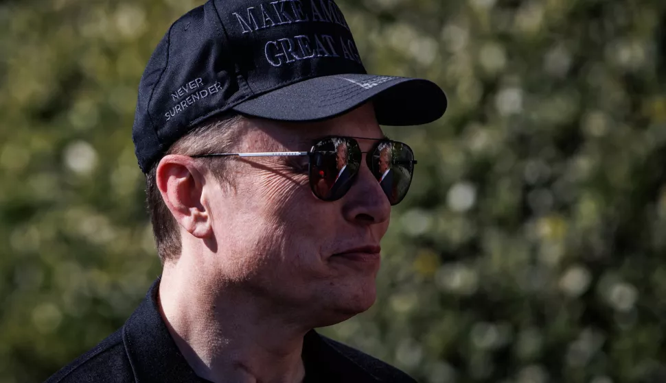epa11957034 Tesla CEO and Senior Advisor to the President of the United States Elon Musk listens as US President Donald Trump speaks in front of Tesla vehicles at the White House in Washington, D.C.USA, 11 March 2025. President Trump has said he will buy a Tesla to support Tesla and Elon Musk after recent attacks on Tesla charging stations and calls for boycotts of Tesla products. EPA/SAMUEL CORUM/POOL