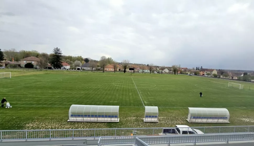 Glavno igralište Gradskog stadiona u Belom Manastiru