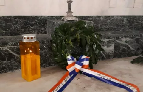 ĐakovoVijenac i lampion na grob J. J. StrossmayeraKatedrala, kripta, Đakovo
