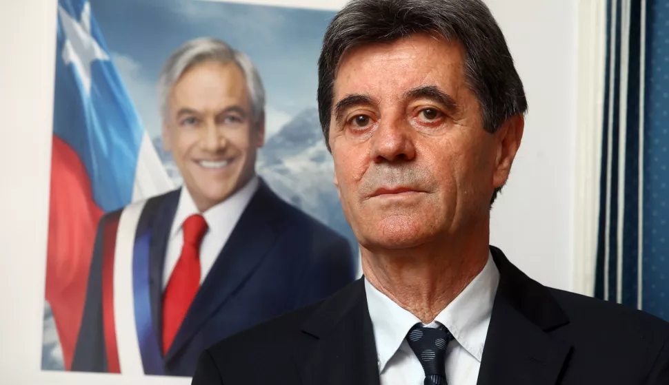 06.07.2012., Zagreb - Ambasada Republike Cile, dodjela najviseg cileanskog odlikovanja, orden Bernarda O'Higginsa, kojeg mogu dobiti strani drzavljani. Odlikovan je hrvatski nogometni strucnjak Mirko Jozic.  Photo: Zarko Basic/PIXSELL