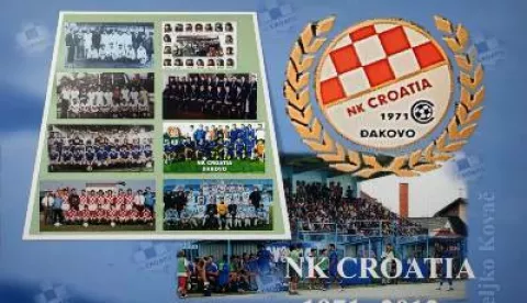 ĐAKOVONK CROATIA - sportski hod kroz 41 godinu donosi Monografija o NK Croatia (1971. - 2012.) - Jedinstveno svjedočanstvo povijesti kluba, autora Željka Kovača Buze, dugogodišnjeg trenera i obnašatelja još niza dužnosti u nogometu grada i šire.TRAVANJ 2025.