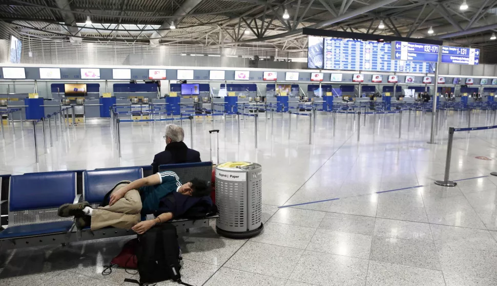 epa12019614 A traveler sleeps in the departure area of the empty Eleftherios Venizelos international airport in Athens, Greece, 09 April 2025, as traffic controllers take part in a 24-hour strike called by public-sector employee federation ADEDY. EPA/YANNIS KOLESIDIS