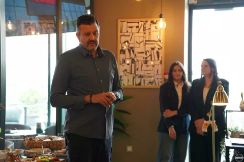 VINKOVCIBrend popularnih maloprodajnih parkova Stop Shop, prepoznatljivo međunarodno ime u manjim i srednjim hrvatskim sredinama, prije dvije godine svoj je kompleks otvorio u Vinkovcima. Zadovoljni poslovanjem u gradu na Bosutu, u Stop Shop retail parku odlučili su proširiti prostor kompleksa na još oko 3700 četvornih metara. Koje će se trgovine moći pronaći u dodatnom prostoru još ostaje tajna za javnost, kaže Joško Piteša, country manager operations za Hrvatskutravanj 2025.