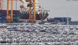 epa12019725 Vehicles wait to be bound for shipment at the port of Pyeongtaek, South Korea, 09 April 2025. The South Korean finance ministry said on 09 April that the government had unveiled a package of support measures for domestic industries most impacted by the recent US tariff impositions that include more than 2 trillion won (1.5 billion dollars) in policy financing. EPA/JEON HEON-KYUN