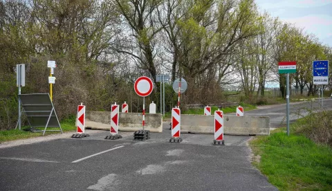 epa12017908 A temporary closure of the border crossing of Rajka and Cunovo cuts off road traffic between Hungary and Slovakia at Rajka, northwestern Hungary, 08 April 2025. As of 08 April, the Slovakian authorities have temporarily closed 16 minor crossings along the border with Hungary, and one on the Slovak-Austrian border, until 08 May in order to prevent the spreading of foot-and-mouth disease. EPA/Csaba Krizsan HUNGARY OUT