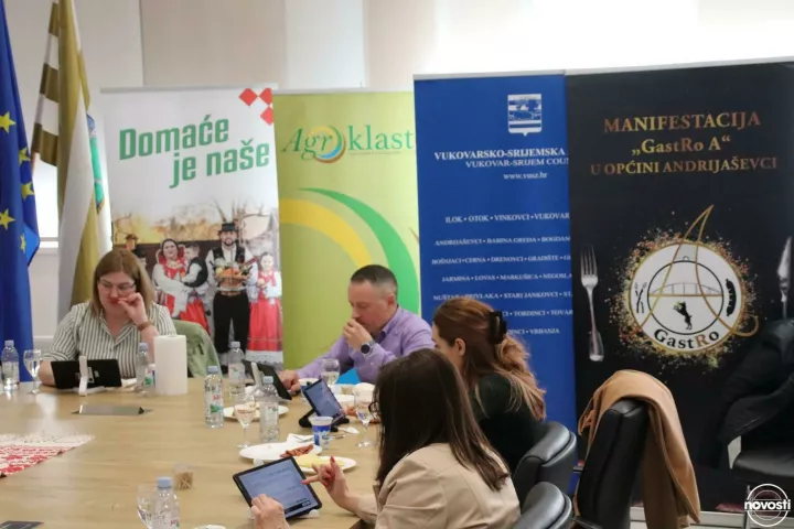 ANDRIJA&Scaron;EVCIU sklopu manifestacije GastRo A, koju drugi put organizira Općina Andrija&scaron;evci u suradnji s Vukovarsko-srijemskom županijom, održano je senzorno ocjenjivanje kobasice i kulenove seke. Ove je godine pristiglo 49 uzoraka - 23 uzorka kobasica i 26 uzoraka kulenovih seka.travanj 2025.