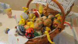 slavonija...vinkovci...29.03.2009.udruga skrinjica organizirala dvodnevnu izlozbu uskrsnih otaraka koji se stavljaju u korpe za svecenje hranefoto gordan panic