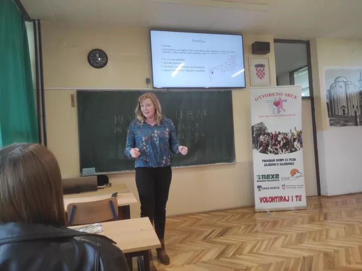 NA&Scaron;ICE - U organizaciji udruge Otvoreno srce u Srednjoj &scaron;koli ostvarena je VIII. edukacija u projektu "Volontiraj i ti!" s temom "Znamo li pružiti podr&scaron;ku". Predavanje za tridesetak učenika/volontera održala je Vanesa &Scaron;erić, voditeljica udruge PUKS, Podr&scaron;ka u kriznim situacijama, iz Beli&scaron;ća, koja je pojasnila &scaron;to je podr&scaron;ka, kakva može biti, gdje je možemo potražiti. Iznijela je i nekorisne primjere, kao "prestani živjeti u pro&scaron;losti", "glavu gore - prestani kukati", "Božja volja", "moglo je biti i gore"... Umjesto toga, savjetuje, treba biti strpljiv i slu&scaron;ati sugovornikaTRAVANJ 2025.