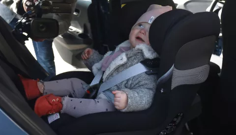 Osijek, 12. 03. 2023, Parking iza Doma zdravalja, prema skoljci. Udruga RODA, pregled autosjedalica.snimio GOJKO MITIĆ