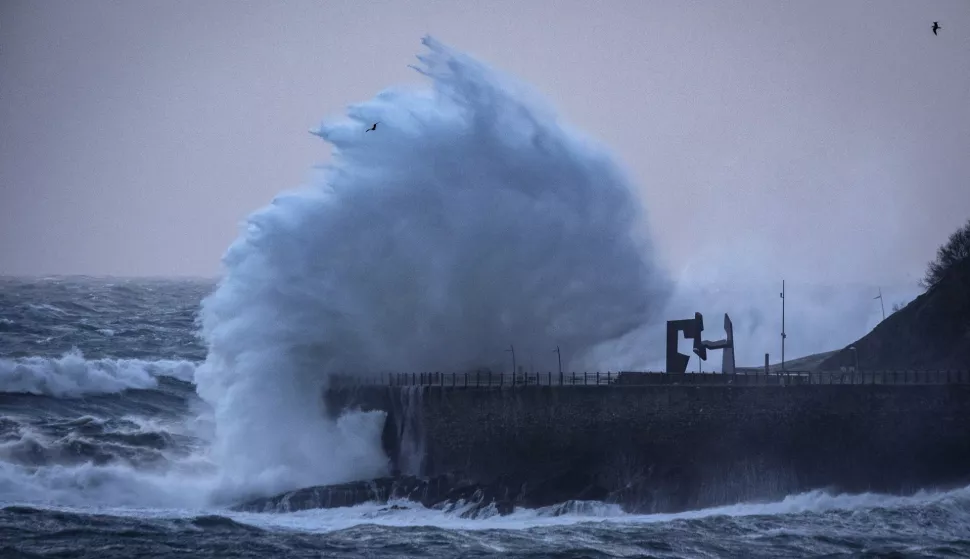 epa11764193 A wave breakis at the coast in San Sebastian, Spain, 08 December 2024. EPA/Javier Etxezarreta