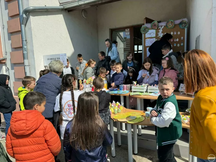 MIRKOVCIUčenici O&Scaron; Nikole Tesle u vinkovačkom prigradskom naselju Mirkovcima sa svojim su nastavnicima priredili Uskrsni sajam na kojemu su prodavali prigodne proizvode koje su sami izradili.travanj 2025.