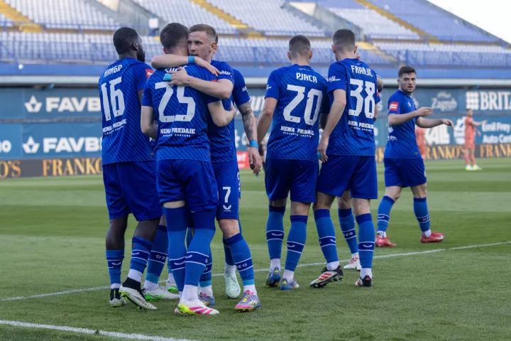Zagreb, 12.4.2025 - Susret 29. kola HNL-a Dinamo - Osijek. Na slici igrači Dinama slave pogodak.Foto Hina/ Dario GRZELJ/ dag