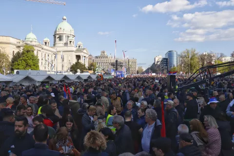 Beograd, 12.04.2025 - U Srbiji se u subotu odr?avaju dva skupa - svenarodni sabor "Ne damo Srbiju", na koji je prista?e pozvao populisti?ki srbijanski predsjednik Aleksandar Vu?i?, i drugi, "Sloboda vlada ?ar?ijom", u Novom Pazaru, koji u toj multietni?koj sredini organizira studentski pokret. foto HINA/ FOTO TANJUG/ Jovana KULA?EVI?/ ik