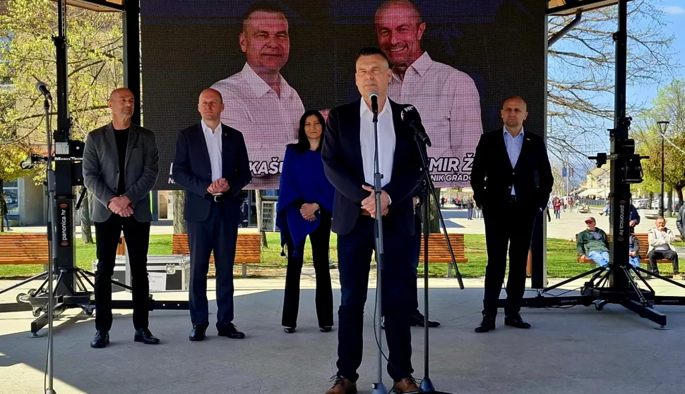 Na?ice, 12.04.2025 - Aktualni gradona?elnik Na?ica Kre?imir Ka?uba (C) bit ?e kandidat HDZ-a za novi mandat na toj du?nosti, a na predstavljanju izbornog programa u subotu je kazao kako ?e mu u idu?em razdoblju prioriteti biti demografska obnova te gospodarski i infrastrukturni projekti. foto HINA/ Igor VU?KOVI?/ ik
