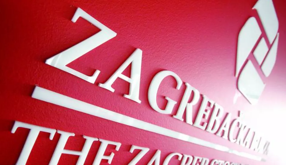 Zagreb, 27.07.2014 - Na Zagrebačkoj su burzi protekloga tjedna Crobex indeksi blago oslabili, dok se ulagači pripremaju za sezonu objave financijskih izvjeća idućega tjedna, a sudeći prema prvim objavama, rezultati domaćih kompanija neće biti poticajni. Arhivska fotografija od 19.12.2011. godine prikazuje logo Zagrebačke burze. foto FaH/ Damir SENČAR /ds