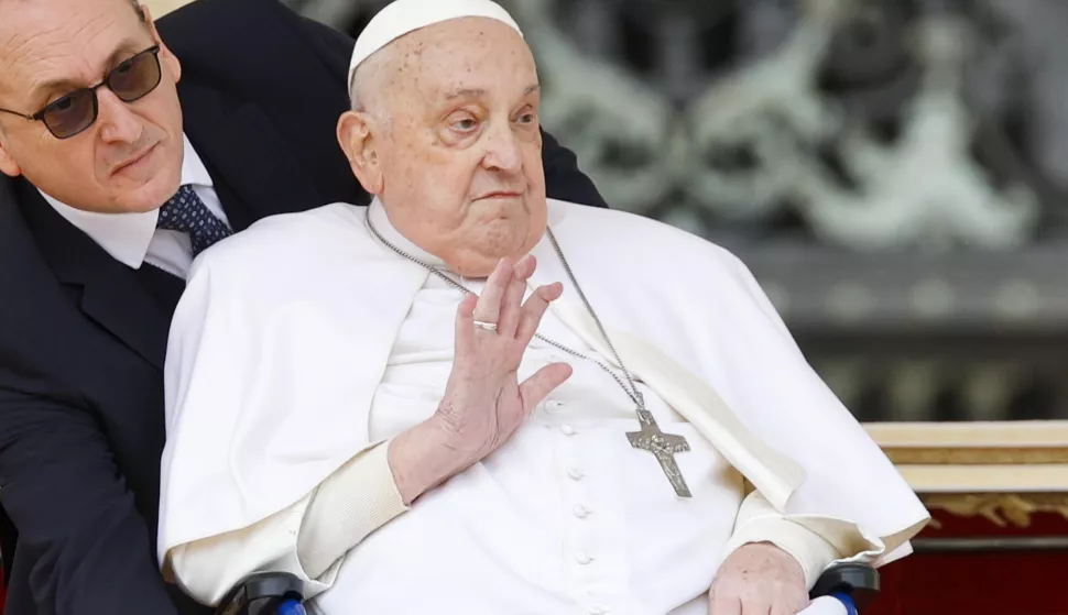 epa12028866 Pope Francis waves to the faithful at the end of the Mass on Palm Sunday in St. Peter's Square at the Vatican, 13 April 2025. EPA/FABIO FRUSTACI