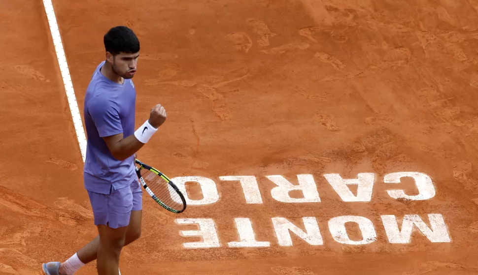 epa12026935 Carlos Alcaraz of Spain gestures after winning his semi final match against Alejandro Davidovich Fokina of Spain at the ATP Monte Carlo Masters tennis tournament in Roquebrune Cap Martin, France, 12 April 2025. EPA/SEBASTIEN NOGIER